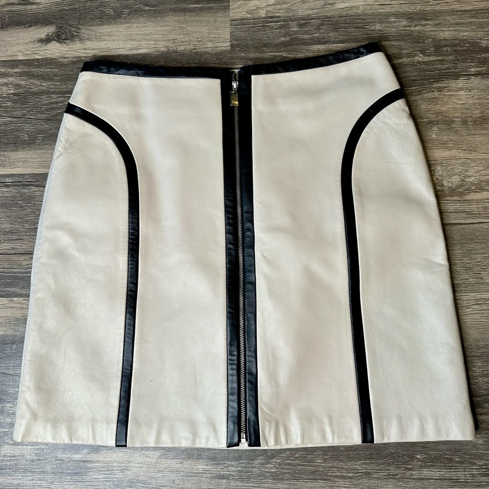 Margaret Godfrey Genuine Leather Skirt Size 4 Cream Black Trim Zip Front Mini